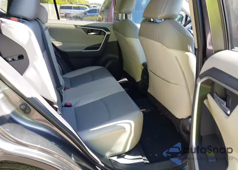 2021 Toyota Rav4 Xle Premium z USA, uszkodzony, nr VIN 2T3C1RFV0MC121146